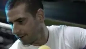 מה עושה איל קיציס על אוטובוס באמצע הלילה?