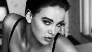 מי השחקנית שהצטלמה בלאנז'רי בגיל 18?