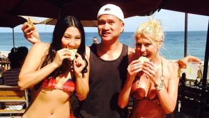 לא תאמינו: טארה ריד אוכלת טאקו