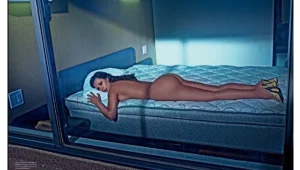 זה לא נגמר: קים קרדשיאן ישנה בעירום