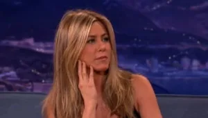 ג'ניפר אניסטון רוטטת אצל אלן דג'נרס