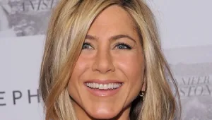 בשביל מה ג'ניפר אניסטון מסכימה להתפשט? תשאלו את בן סטילר