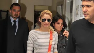 שאקירה חוזרת לבית הספר