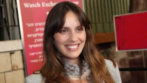 אנג'לינה ג'ולי מקנאה במלי לוי