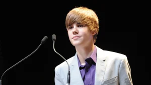 ג'סטין ביבר לוחם בחצ'קונים