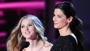 הנשיקה של סקרלט ג'והנסון וסנדרה בולוק