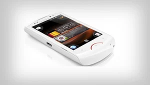 סמארטפון הווקמן של סוני-אריקסון נחת בפלאפון