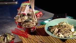 סלט אטריות סובה