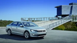 מי הוא האורח המיוחד שהגיע לבדוק עם אביב את רכב המנהלים מספר אחת באירופה?