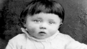 בייבי היטלר: האם הייתם הורגים את היטלר התינוק?