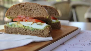 צפו: כריכים שצונחים מהשמיים