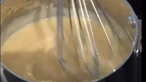 צפו: כך תכינו קרם וניל קלאסי ביתי