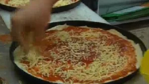 הורדת מחירים: איפה תמצאו פיצה משפחתית ב-10 שקלים