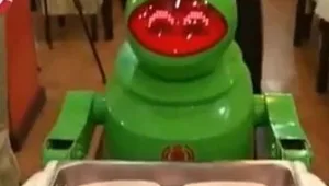 אין גבול להמצאות • רובוטים במקום מלצרים