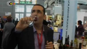 ניב גלבוע מבקר בתערוכת היין בגרמניה וכמעט מבעיר את המזרח התיכון