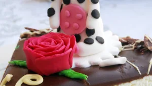 מקשטים את העוגה