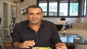 נ-לחם בסטייק • ניב גלבוע אוכל סטייק לחם של "זכאים"