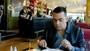 המלצרית שגנבה את ההצגה