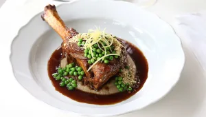 מהסלטים לעיקריות: ארוחת חג מפוארת