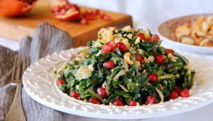 סלט מנגולד עם אגוזי מלך