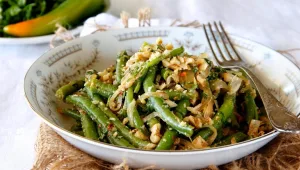 סלט שעועית ירוקה עם אגוזי מלך