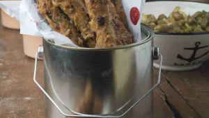 מקלוני גבינה עם זיתים ועגבניות מיובשות