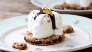 מתכון לעוגות גבינה אישיות על עוגיית שוקולד צ'יפס