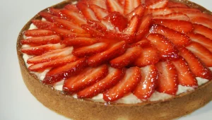 אופטימיות אדומה או: מתכון לטארט תותים מושלם