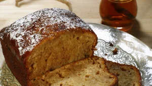 מתכון לעוגת דבש עם משמשים