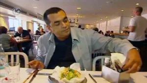 בחזרה לקיבוץ • ניב גלבוע מבקר בחדר האוכל