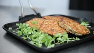 מתכון ללביבות תפוחי אדמה וחציל קלוי