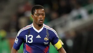 קפטן צרפת, פטריס אברה, התקוטט עם מאמן הכושר ואימון הנבחרת פוצץ