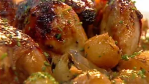 מתכון לעוף שלם צלוי בתפוחים