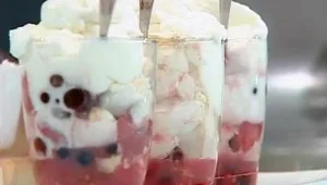 מתכון למרנג עם תותים וקצפת