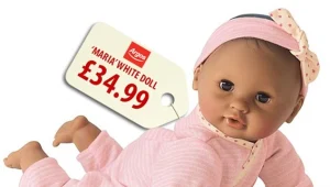 בובות תומחרו על פי גוון העור שלהן וגרמו לסערה