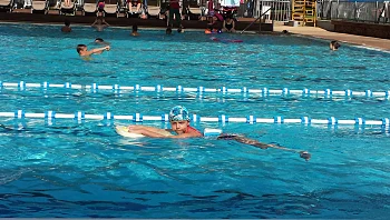 אזעקה בבריכה