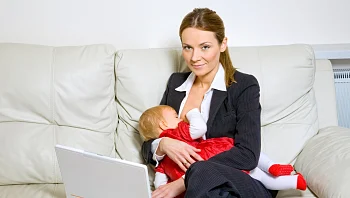 סופר אמא: להניק ולנהל קריירה