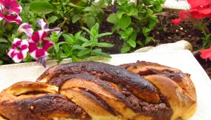 מתכון לעוגת שמרים עם 2 אופציות למילוי - חלבה עם סילאן ונוטלה עם חמאת בוטנים