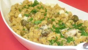 פסטה קונכיות עם זיתים ורוטב פטריות