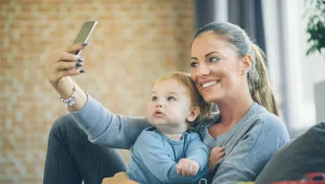 פרסמתם תמונה של הילד בפייסבוק? הוא יכול לתבוע אתכם