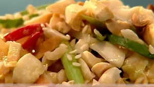 מתכון לסלט כרוב ברוטב חמאת בוטנים