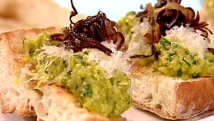 מתכון לברוסקטה עם ממרח קישואים ובצל