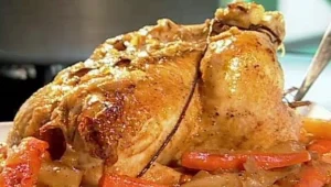 מתכון לעוף שלם בבירה וירקות שורש