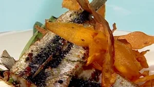 מתכון לסרדינים צרובים עם צ'יפס