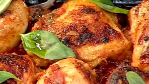 מתכון לכרעיים של עוף צלויות עם עגבניות