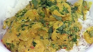 תבשיל פרגיות ותפוחי אדמה בקארי