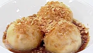 מתכון לכופתאות במילוי בננות ורוטב טופי