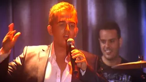 פרק 11 - תנו בכפיים לאלכס