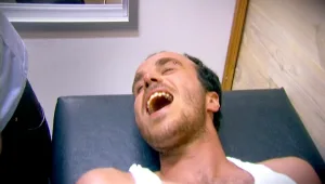 פרק 7: ברברבאום עושה עגיל בגבה