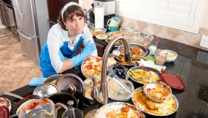 אורלי וגיא: איך עושים ליל סדר שלם בלי לשטוף אפילו כפית?